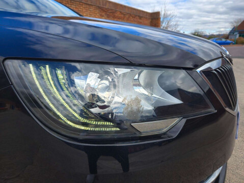 Skoda Superb 2.0 TDI Elegance DSG Euro 5 (s/s) 5dr 6