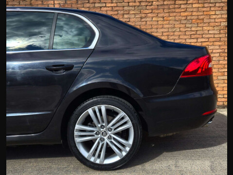 Skoda Superb 2.0 TDI Elegance DSG Euro 5 (s/s) 5dr 9