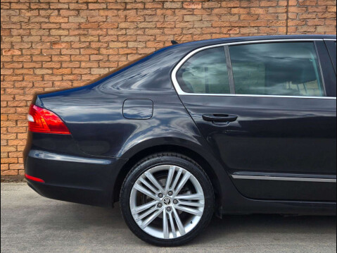 Skoda Superb 2.0 TDI Elegance DSG Euro 5 (s/s) 5dr 11