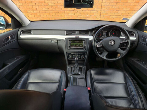 Skoda Superb 2.0 TDI Elegance DSG Euro 5 (s/s) 5dr 17