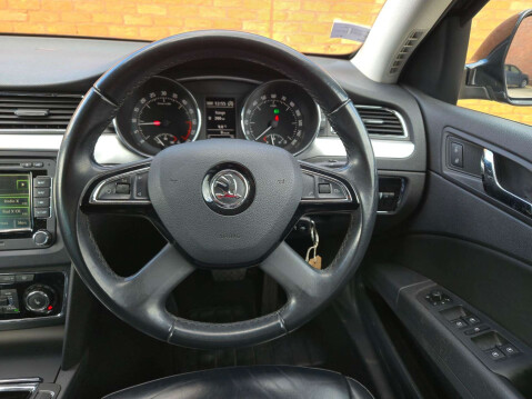 Skoda Superb 2.0 TDI Elegance DSG Euro 5 (s/s) 5dr 18