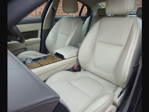 Jaguar XF 3.0 XF Premium Luxury V6 D Auto 4dr 26