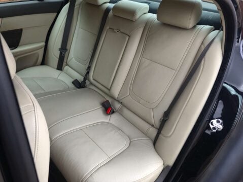 Jaguar XF 3.0 XF Premium Luxury V6 D Auto 4dr 27