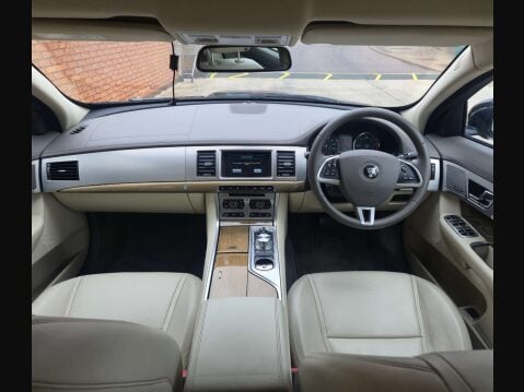 Jaguar XF 3.0 XF Premium Luxury V6 D Auto 4dr 29