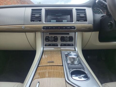 Jaguar XF 3.0 XF Premium Luxury V6 D Auto 4dr 32