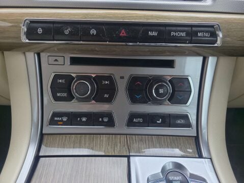 Jaguar XF 3.0 XF Premium Luxury V6 D Auto 4dr 40