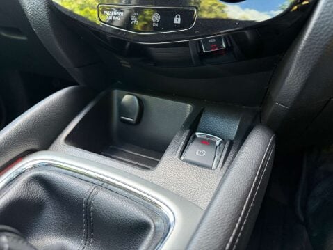 Nissan Qashqai 1.5 Qashqai Acenta Premium dCi 5dr 37