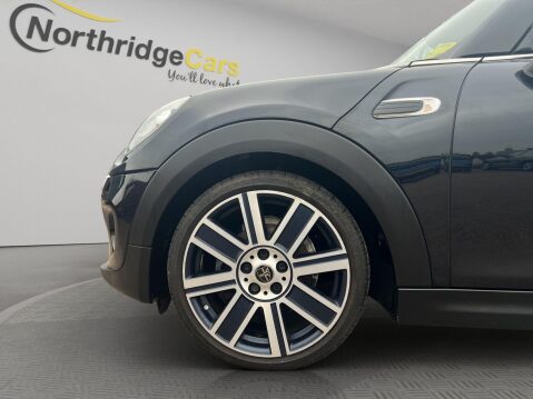 Mini Hatch 1.5 Cooper Exclusive Euro 6 (s/s) 3dr 24