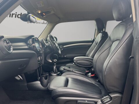 Mini Hatch 1.5 Cooper Exclusive Euro 6 (s/s) 3dr 35