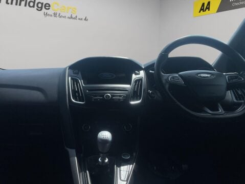 Ford Focus 1.0T EcoBoost ST-Line Euro 6 (s/s) 5dr 8