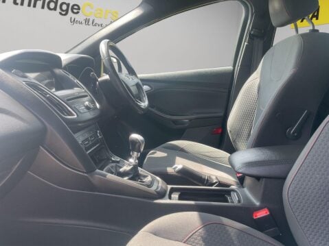 Ford Focus 1.0T EcoBoost ST-Line Euro 6 (s/s) 5dr 32
