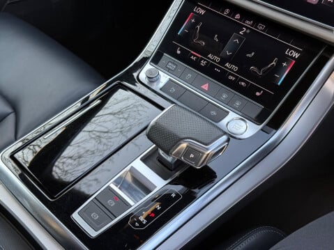 Audi Q7 3.0 TDI V6 50 S line Tiptronic quattro Euro 6 (s/s) 5dr 29