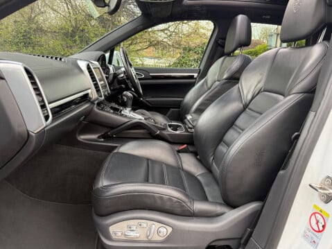 Porsche Cayenne 4.2 TD V8 S TiptronicS 4WD Euro 5 (s/s) 5dr 22