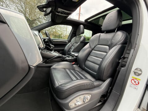 Porsche Cayenne 4.2 TD V8 S TiptronicS 4WD Euro 5 (s/s) 5dr 23