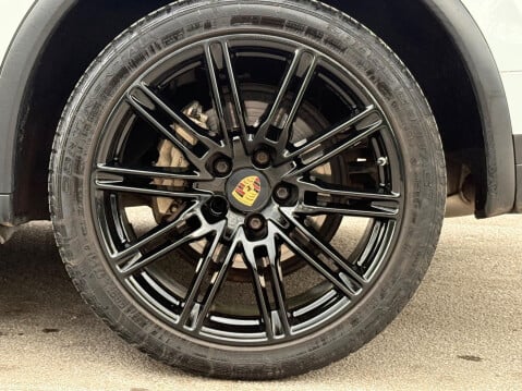 Porsche Cayenne 4.2 TD V8 S TiptronicS 4WD Euro 5 (s/s) 5dr 38