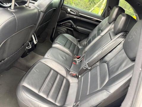 Porsche Cayenne 4.2 TD V8 S TiptronicS 4WD Euro 5 (s/s) 5dr 27