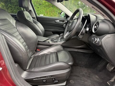 Alfa Romeo Giulia 2.2 TD Speciale Auto Euro 6 (s/s) 4dr 18