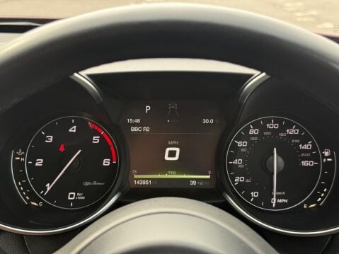 Alfa Romeo Giulia 2.2 TD Speciale Auto Euro 6 (s/s) 4dr 33