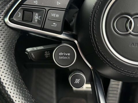 Audi R8 5.2 FSI V10 Plus S Tronic quattro Euro 6 (s/s) 2dr 32