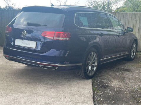Volkswagen Passat 2.0 TDI R-Line Euro 6 (s/s) 5dr 8
