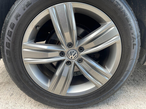 Volkswagen Tiguan 2.0 TDI SEL 4Motion Euro 6 (s/s) 5dr 37