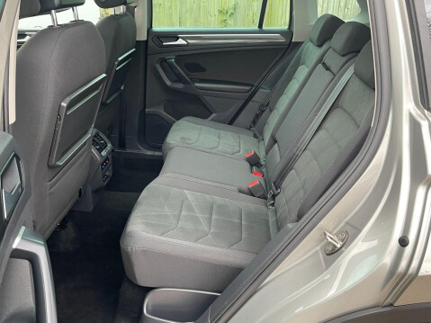 Volkswagen Tiguan 2.0 TDI SEL DSG Euro 6 (s/s) 5dr 19