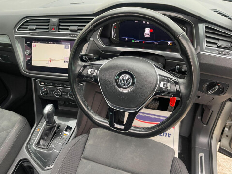 Volkswagen Tiguan 2.0 TDI SEL DSG Euro 6 (s/s) 5dr 23