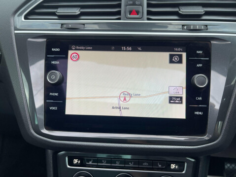 Volkswagen Tiguan 2.0 TDI SEL DSG Euro 6 (s/s) 5dr 27