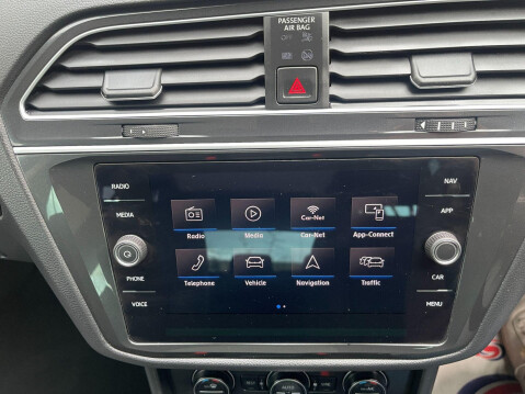 Volkswagen Tiguan 2.0 TDI SEL DSG Euro 6 (s/s) 5dr 31