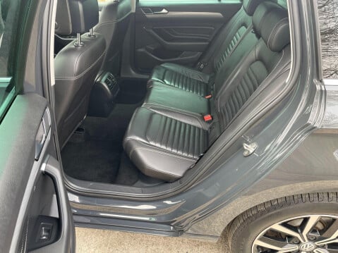 Volkswagen Passat 2.0 TDI EVO SEL DSG Euro 6 (s/s) 5dr 15