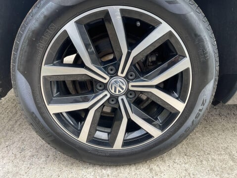 Volkswagen Passat 2.0 TDI EVO SEL DSG Euro 6 (s/s) 5dr 35