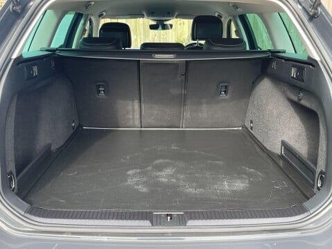 Volkswagen Passat 2.0 TDI EVO SEL DSG Euro 6 (s/s) 5dr 38