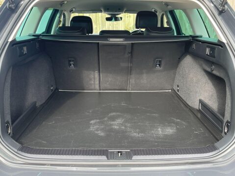 Volkswagen Passat 2.0 TDI EVO SEL DSG Euro 6 (s/s) 5dr 38