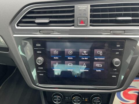 Volkswagen Tiguan 2.0 TDI SEL SUV 5dr Diesel DSG 4Motion Euro 6 (s/s) (150 ps) 25
