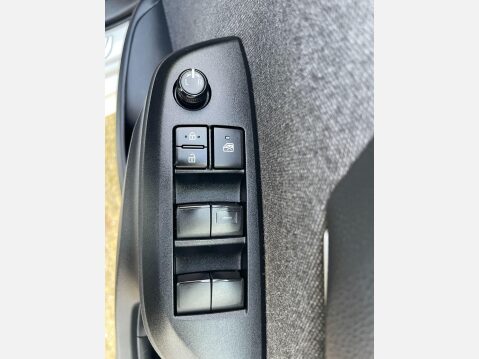 Toyota Yaris 1.5 VVT-h Design E-CVT Euro 6 (s/s) 5dr 16