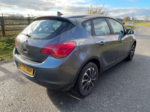 Vauxhall Astra 1.4 16v Exclusiv Euro 5 5dr 4