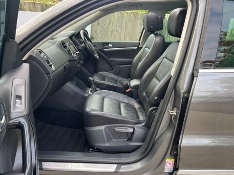 Volkswagen Tiguan 2.0 TDI BlueMotion Tech SE DSG 4WD Euro 5 (s/s) 5dr 15