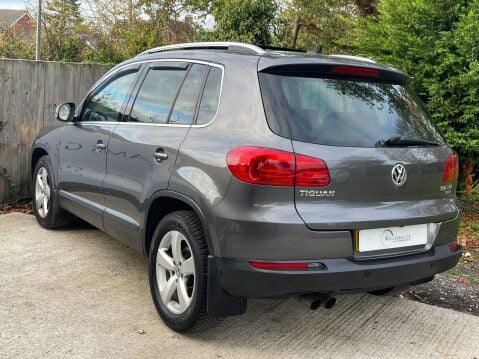 Volkswagen Tiguan 2.0 TDI BlueMotion Tech SE DSG 4WD Euro 5 (s/s) 5dr 9