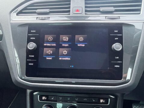 Volkswagen Tiguan 2.0 TDI SEL SUV 5dr Diesel DSG Euro 6 (s/s) (150 ps) 30