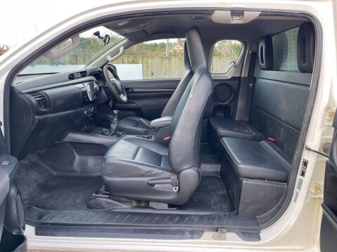 Toyota Hilux 2.4 D-4D Active Extra Cab Pickup 4WD Euro 6 (s/s) 4dr 12