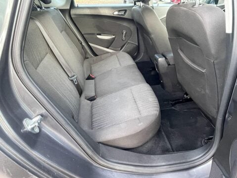 Vauxhall Astra 1.4 16v Exclusiv Euro 5 5dr 11
