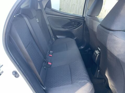 Toyota Yaris 1.5 VVT-h Design E-CVT Euro 6 (s/s) 5dr 12