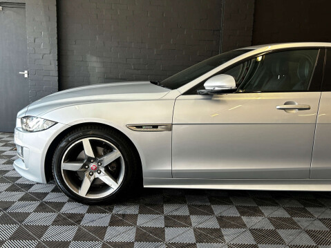 Jaguar XE 2.0d R-Sport Saloon 4dr Diesel Auto Euro 6 (s/s) (180 ps) 11