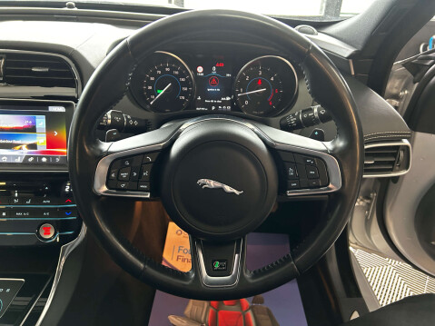 Jaguar XE 2.0d R-Sport Saloon 4dr Diesel Auto Euro 6 (s/s) (180 ps) 37