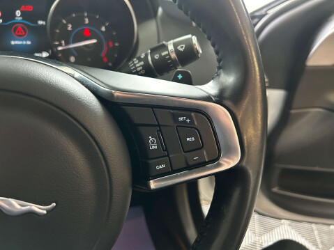 Jaguar XE 2.0d R-Sport Saloon 4dr Diesel Auto Euro 6 (s/s) (180 ps) 39