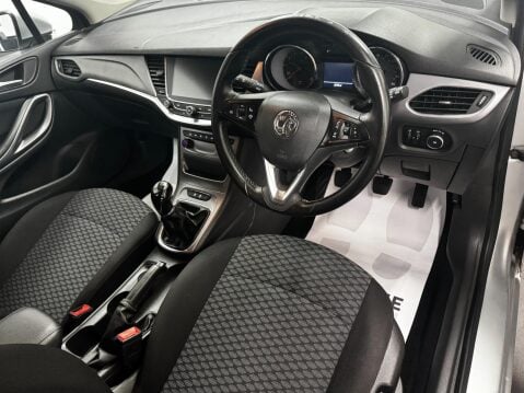 Vauxhall Astra 1.0i Turbo ecoFLEX Tech Line Hatchback 5dr Petrol Manual Euro 6 (s/s) (105 9