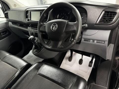 Vauxhall Vivaro 2.0 Turbo D 3100 Sportive L1 H1 Euro 6 (s/s) 5dr 4