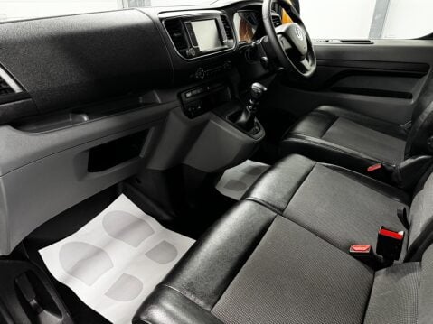 Vauxhall Vivaro 2.0 Turbo D 3100 Sportive L1 H1 Euro 6 (s/s) 5dr 5