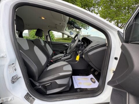 Ford Focus 1.0T EcoBoost Zetec Euro 5 (s/s) 5dr 13