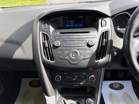 Ford Focus 1.0T EcoBoost Zetec Euro 6 (s/s) 5dr 17